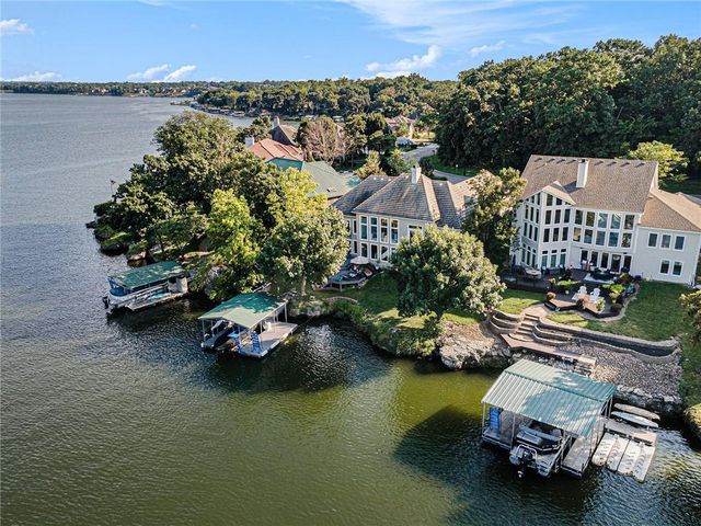 326 Southshore Drive, Lake Winnebago, MO 64034