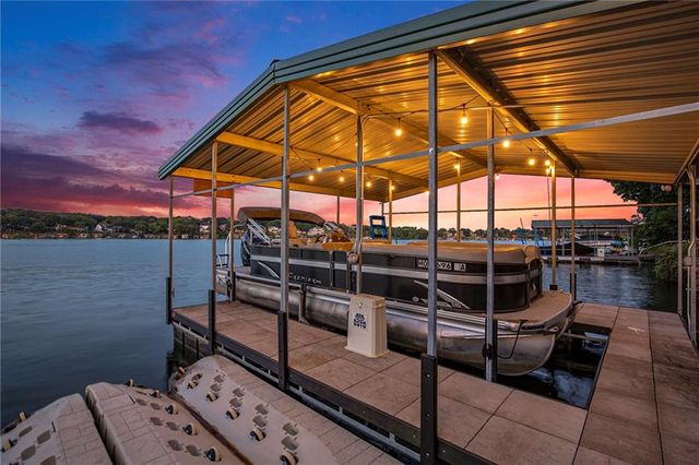 326 Southshore Drive, Lake Winnebago, MO 64034