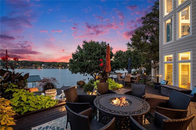 326 Southshore Drive, Lake Winnebago, MO 64034