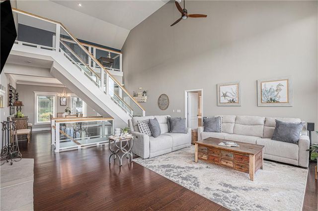 326 Southshore Drive, Lake Winnebago, MO 64034