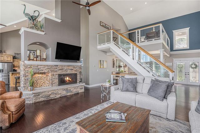 326 Southshore Drive, Lake Winnebago, MO 64034