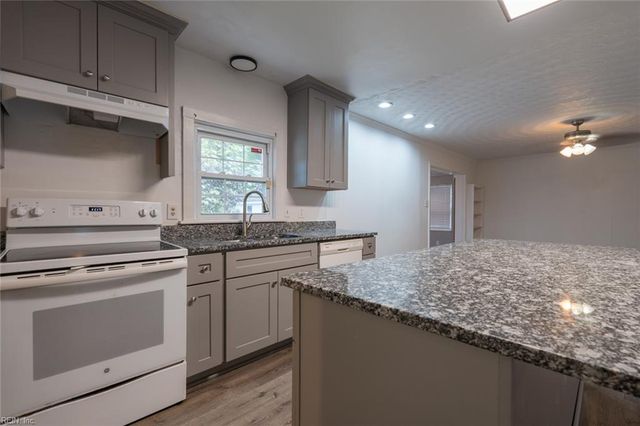 4132 Dock Landing RD, Chesapeake, VA 23321