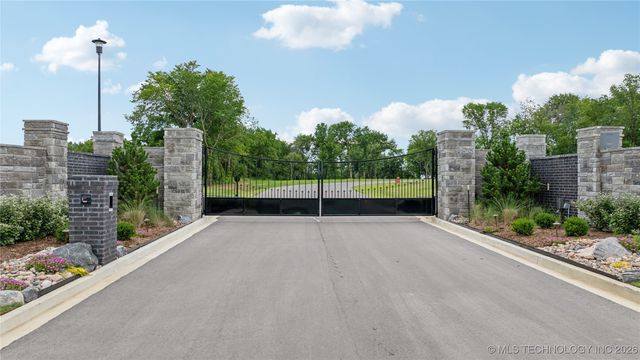 10931 S 216th East Avenue, Broken Arrow, OK 74014