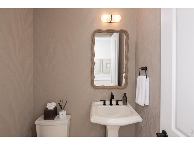11877 W Yale Pl, Lakewood, CO 80228