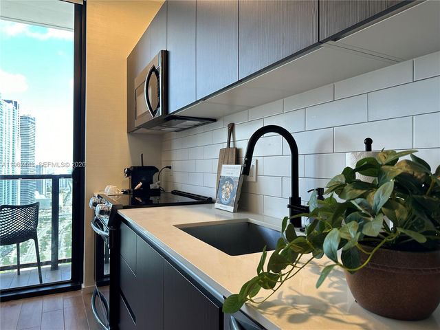 398 NE 5th St 3008, Miami, FL 33132