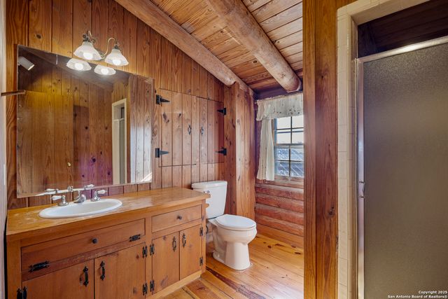 387 Schmidtzinsky, Fredericksburg, TX 78624