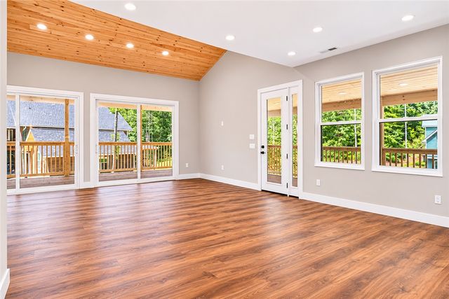 418 tiger Lane, Westminster, SC 29693