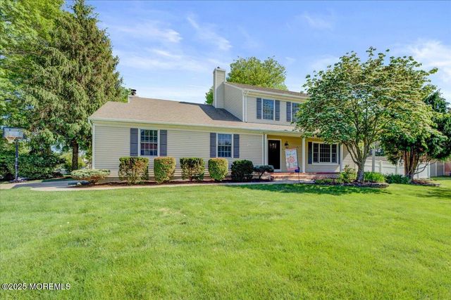 18 Vaughn Drive, Middletown, NJ 07748