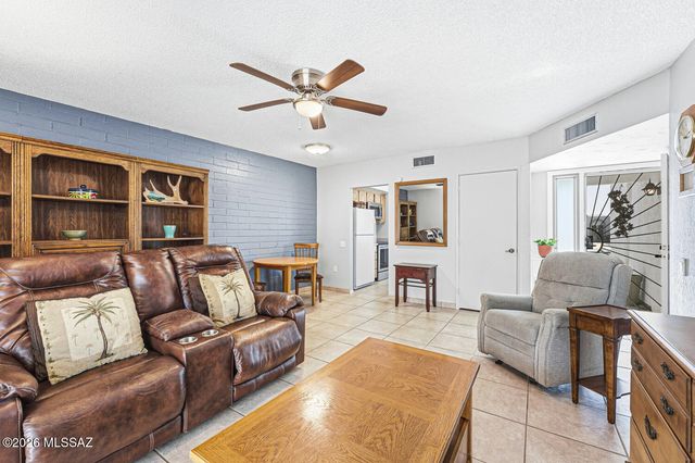 361 N Calle De Las Profetas, Green Valley, AZ 85614