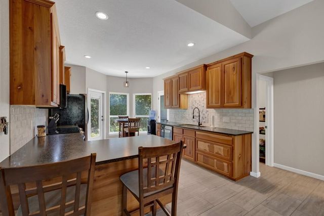 3055 Lakeview DR, Canyon Lake, TX 78133