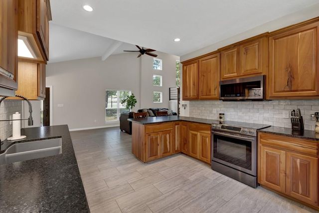 3055 Lakeview DR, Canyon Lake, TX 78133