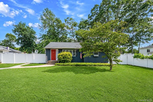 6 Malba Drive, Shirley, NY 11967