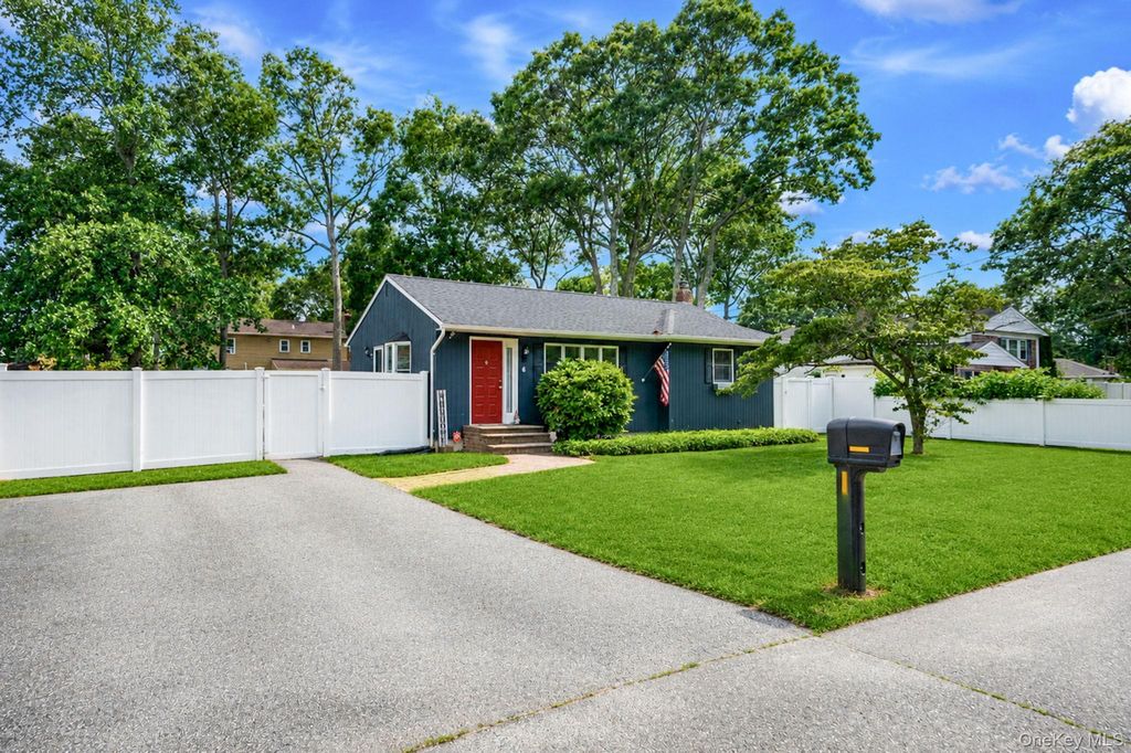 6 Malba Drive, Shirley, NY 11967