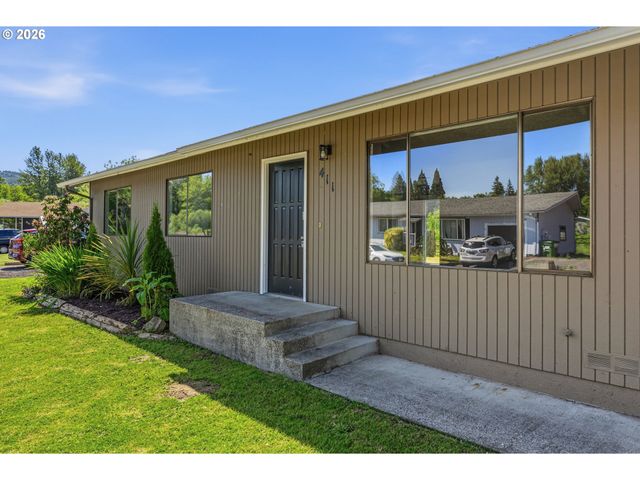 411 BRIERWOOD Ct, Castle Rock, WA 98611