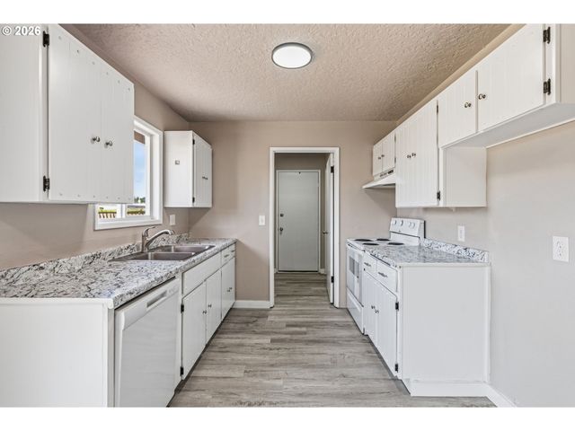 411 BRIERWOOD Ct, Castle Rock, WA 98611
