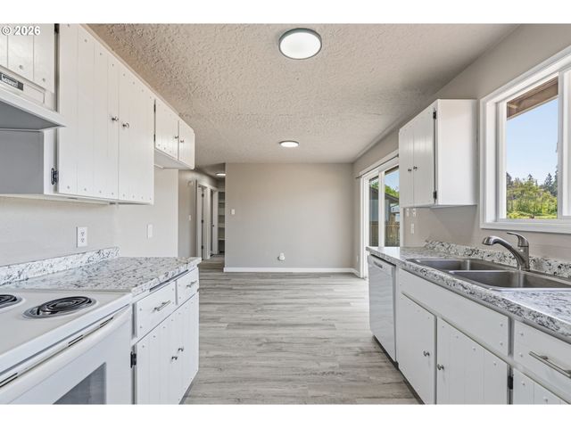 411 BRIERWOOD Ct, Castle Rock, WA 98611