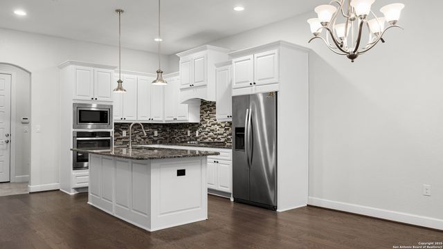 961 N. Academy, New Braunfels, TX 78130