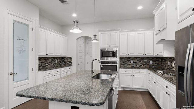 961 N. Academy, New Braunfels, TX 78130