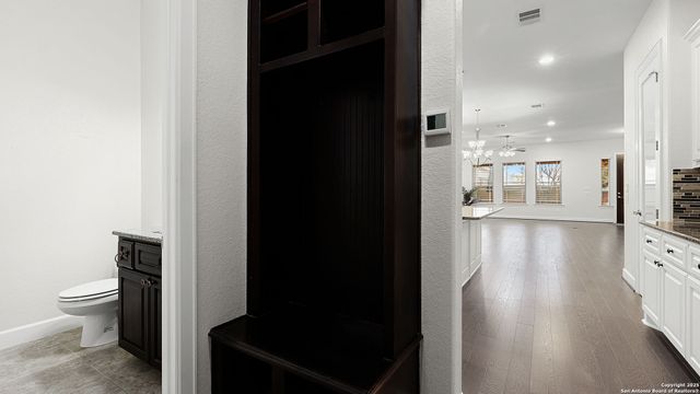 961 N. Academy, New Braunfels, TX 78130