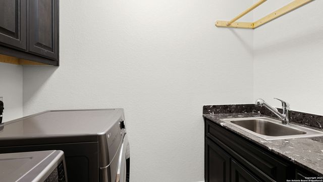 961 N. Academy, New Braunfels, TX 78130