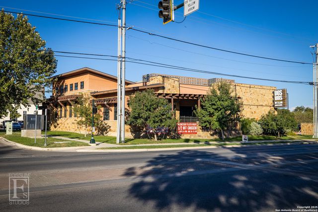 961 N. Academy, New Braunfels, TX 78130