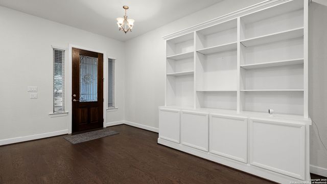 961 N. Academy, New Braunfels, TX 78130