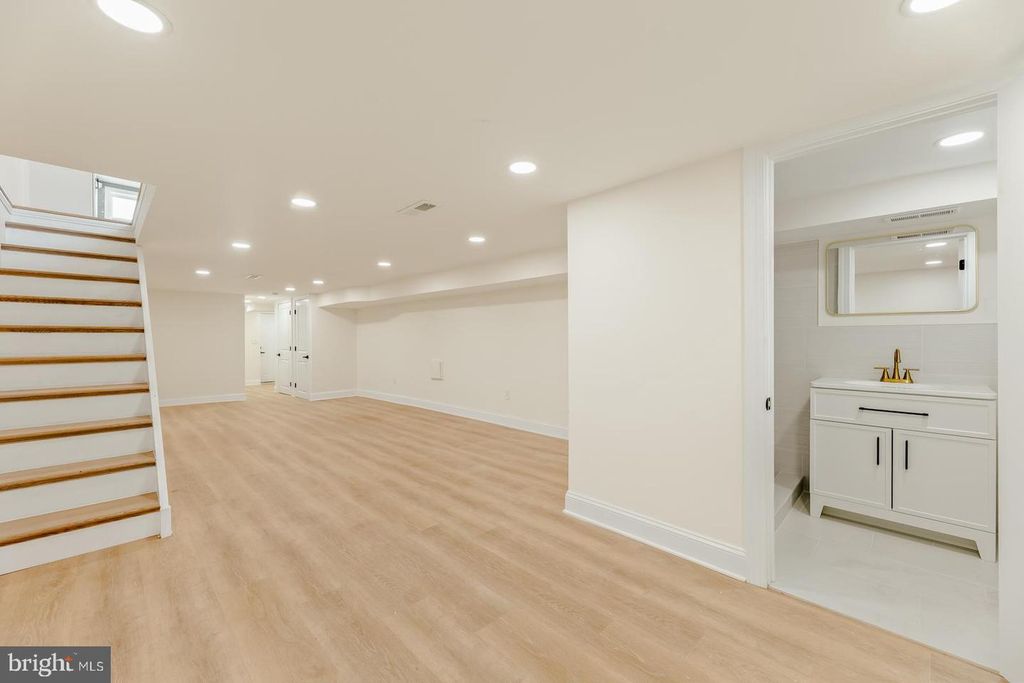 3315 CHIPPENDALE AVE, Philadelphia, PA 19136