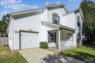 327 Robinhood Ln, Pensacola, FL 32526