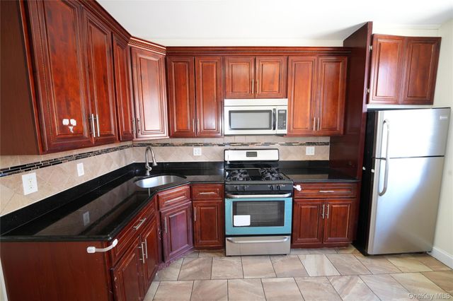 56-29 Roosevelt Avenue, Flushing, NY 11377