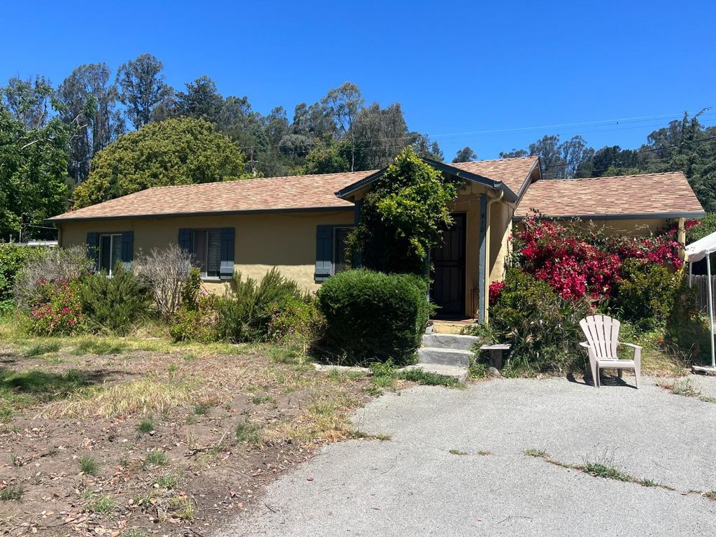 910 Carr Avenue, Aromas, CA 95004