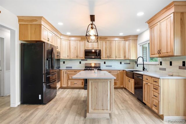 1505 Hummer Lake Road, Ortonville, MI 48462