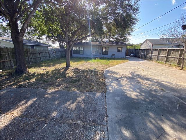 737 Westchester Dr, Corpus Christi, TX 78408