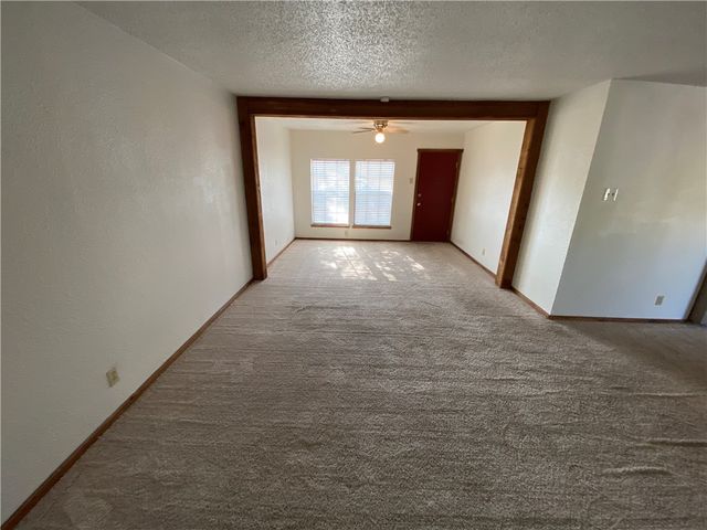 737 Westchester Dr, Corpus Christi, TX 78408