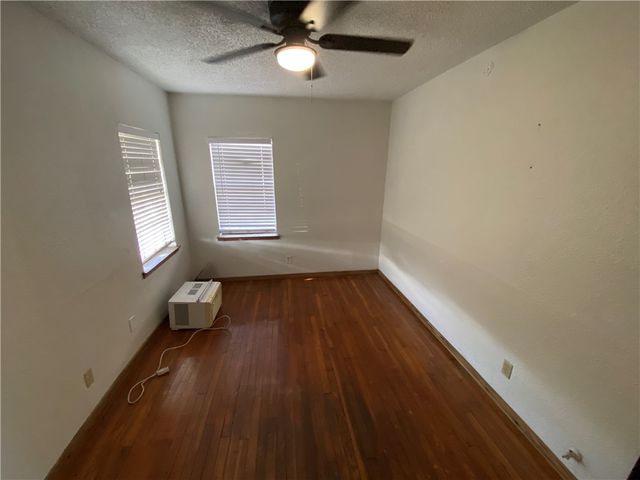 737 Westchester Dr, Corpus Christi, TX 78408