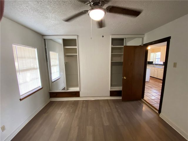 737 Westchester Dr, Corpus Christi, TX 78408
