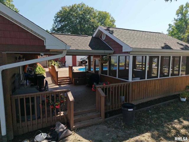 103 N GRAND Street, West Frankfort, IL 62896