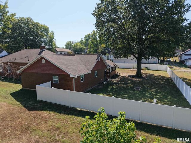 103 N GRAND Street, West Frankfort, IL 62896