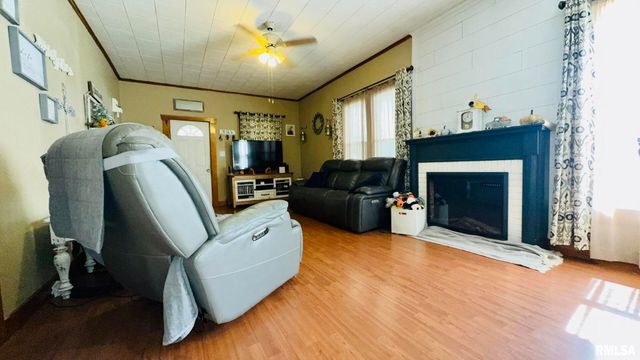 103 N GRAND Street, West Frankfort, IL 62896