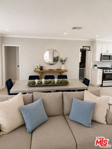 7718 Independence Avenue, Los Angeles, CA 91304