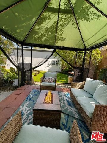 7718 Independence Avenue, Los Angeles, CA 91304