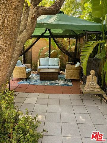 7718 Independence Avenue, Los Angeles, CA 91304