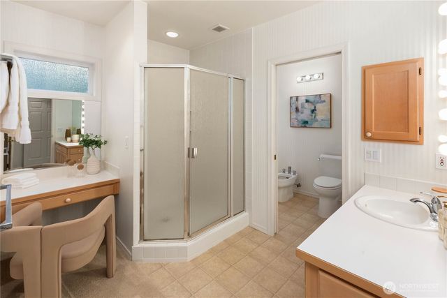 9633 NE 28th Street, Clyde Hill, WA 98004
