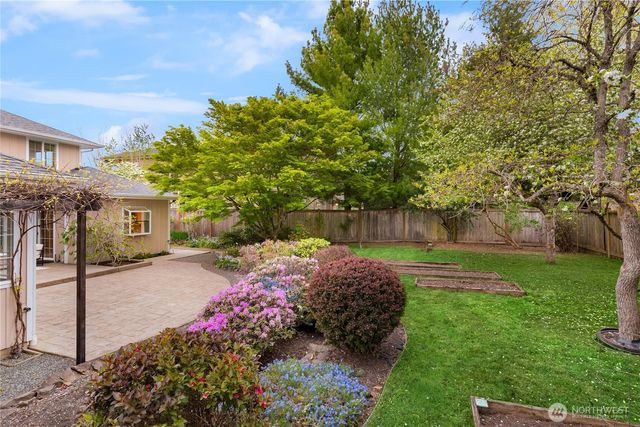 9633 NE 28th Street, Clyde Hill, WA 98004