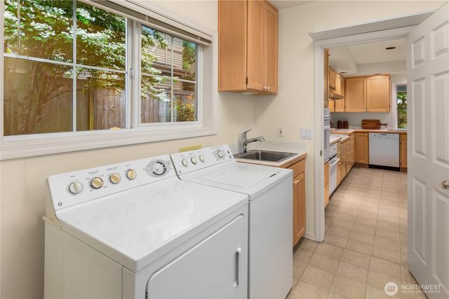 9633 NE 28th Street, Clyde Hill, WA 98004