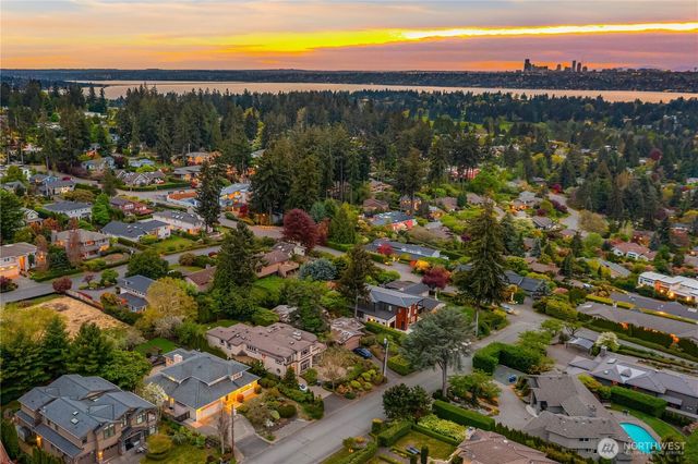 9633 NE 28th Street, Clyde Hill, WA 98004