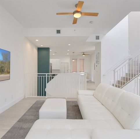 703 SE 16th Court, Fort Lauderdale, FL 33316