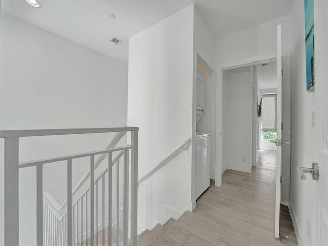 703 SE 16th Court, Fort Lauderdale, FL 33316