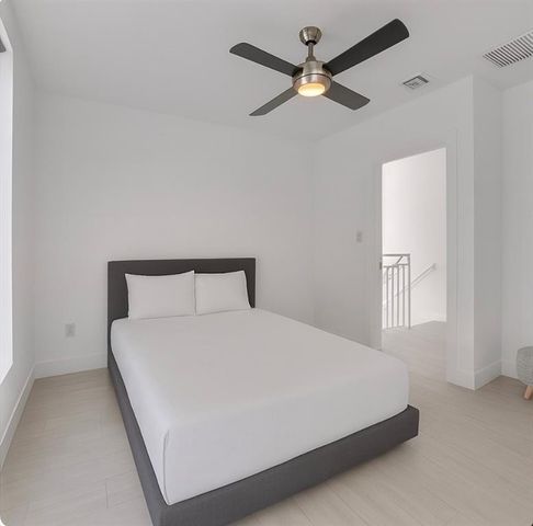 703 SE 16th Court, Fort Lauderdale, FL 33316