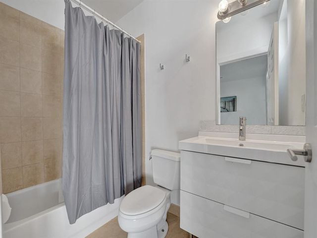 703 SE 16th Court, Fort Lauderdale, FL 33316
