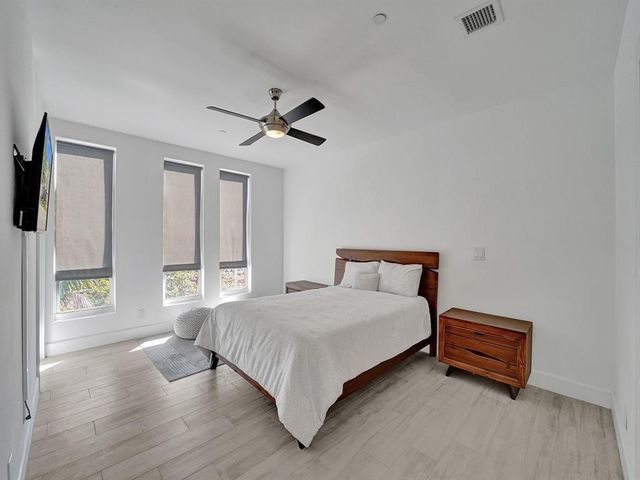 703 SE 16th Court, Fort Lauderdale, FL 33316